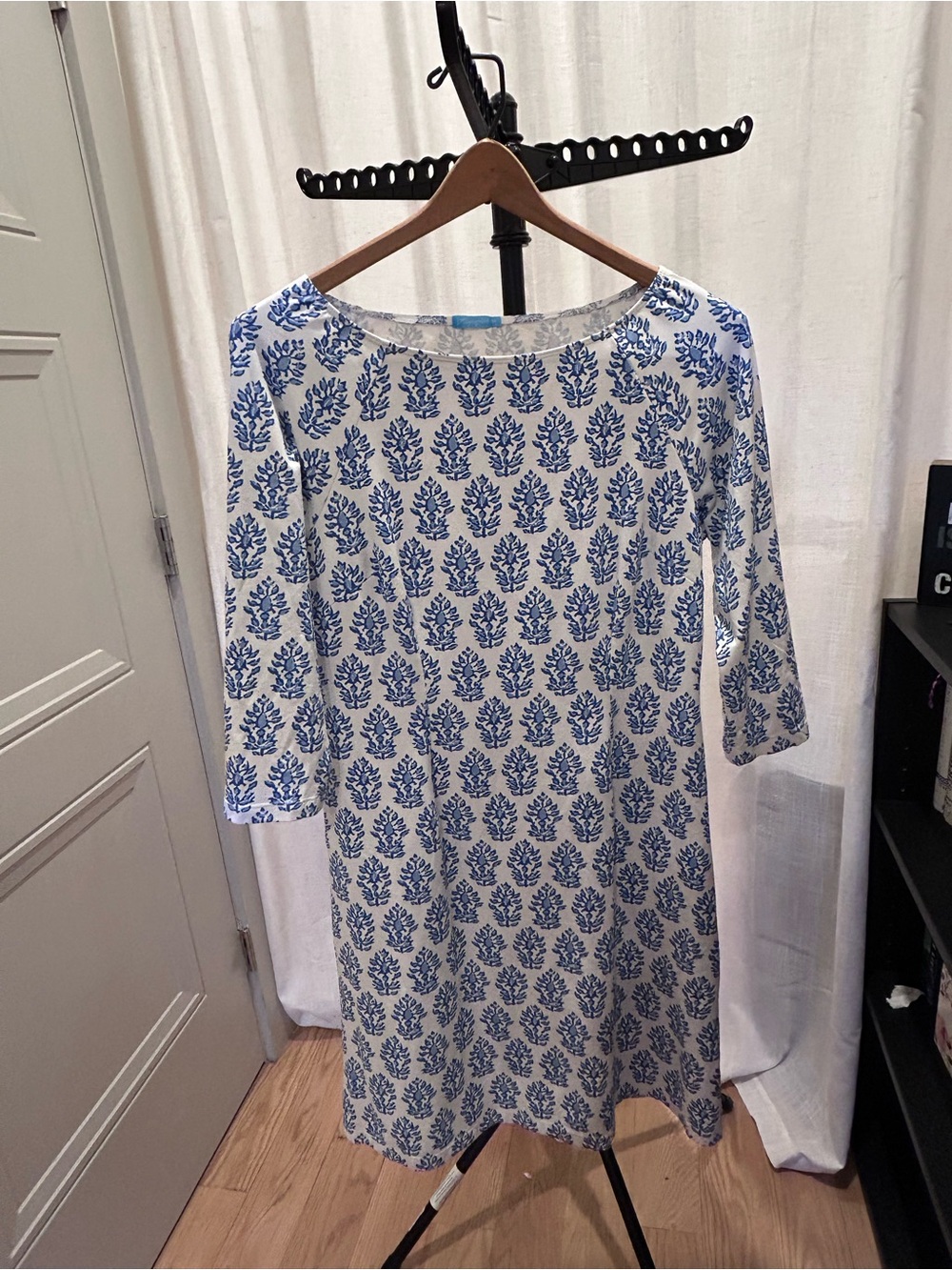 J. McLaughlin White Shift Dress with Blue Botanical Print